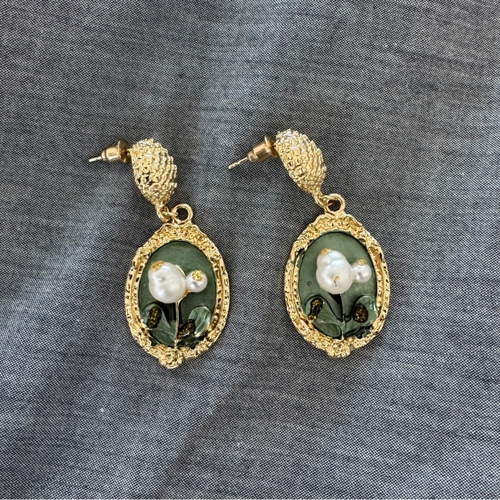 Floral Pattern Gold Earrings Style 2